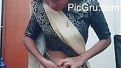 south indian nude navel show in saree